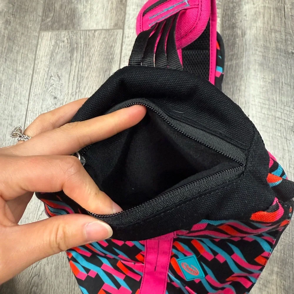 Chaco‎ Raglands Pink/Black Print Sling Bag